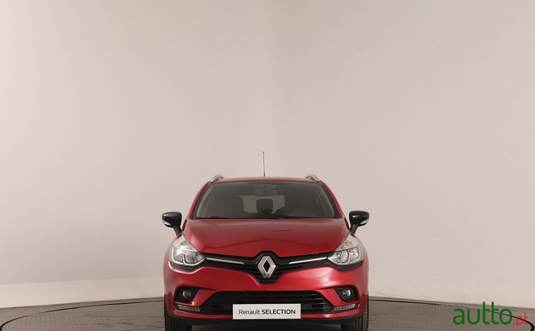 2019' Renault Clio Sport Tourer photo #2
