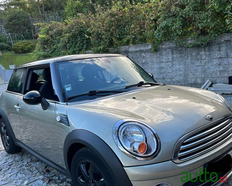 2009' MINI Cooper D photo #3