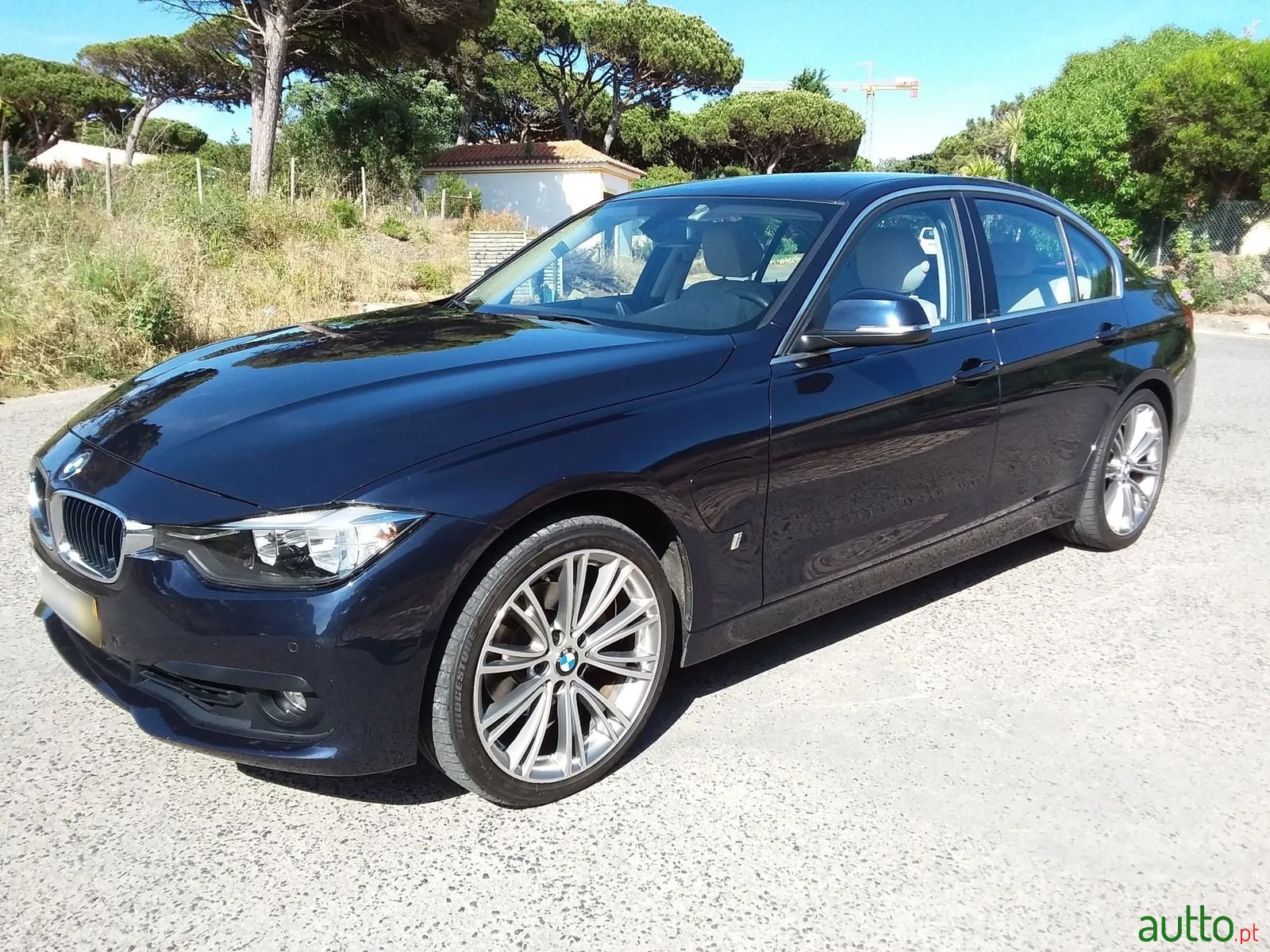 2017' BMW 330 photo #3