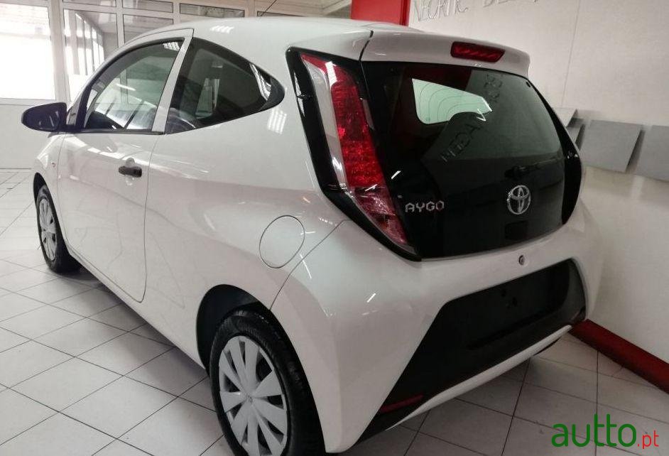 2018' Toyota Aygo 1.0 Vvti-X photo #3