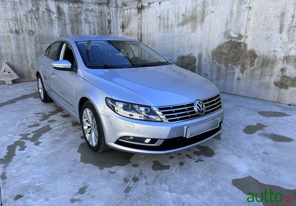 2012' Volkswagen Passat photo #6