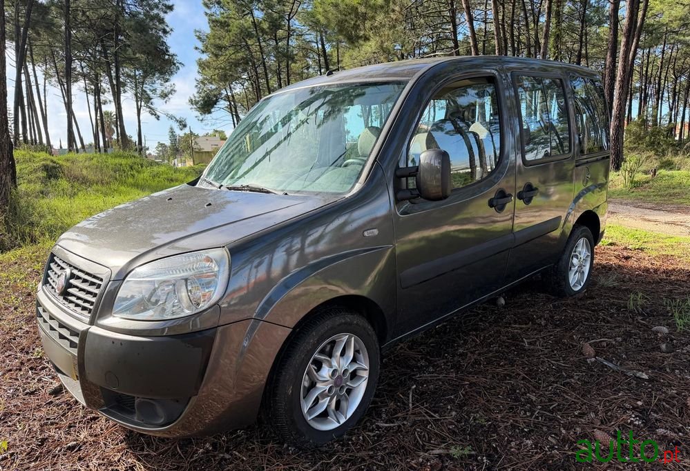 2009' Fiat Doblo Panorama photo #1