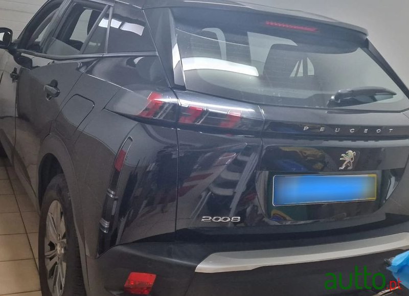 2020' Peugeot 2008 photo #3