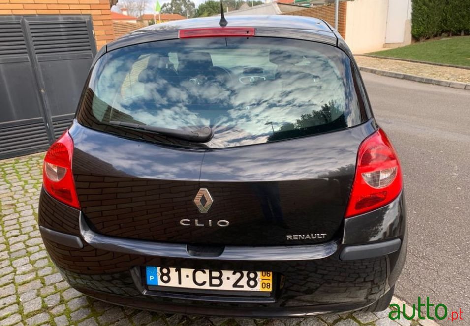 2006' Renault Clio 12 Gasolina photo #3