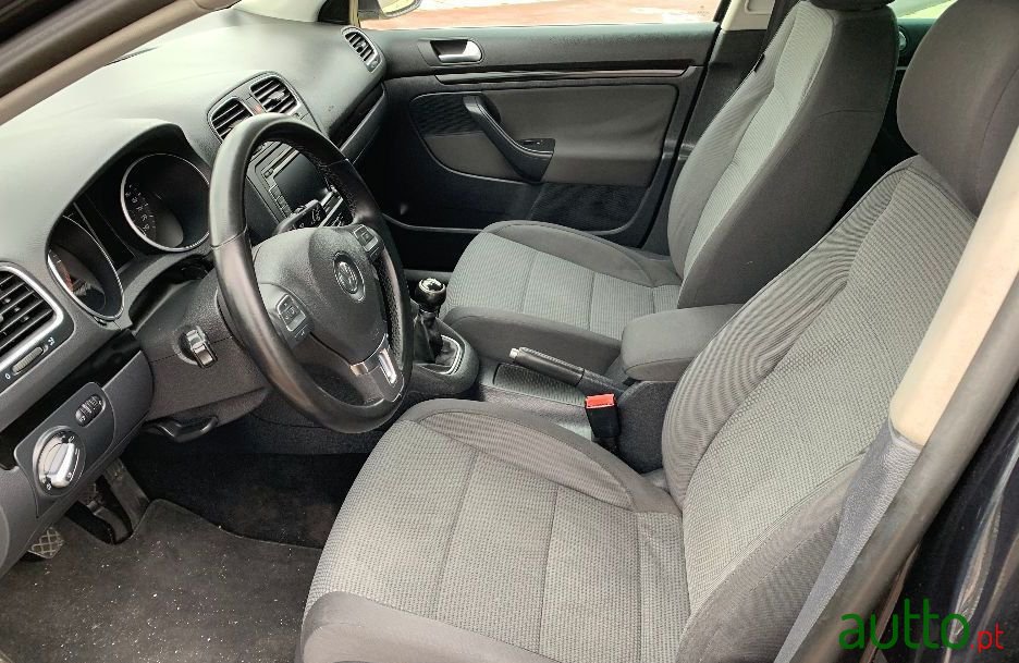 2010' Volkswagen Golf Variant photo #1