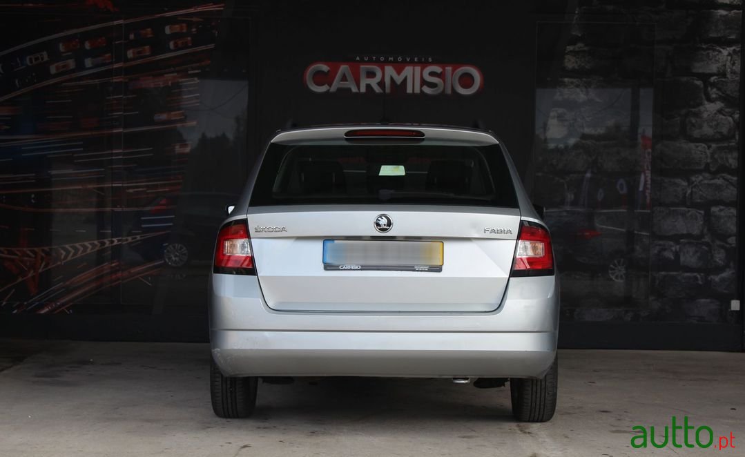 2017' Skoda Fabia Break photo #3