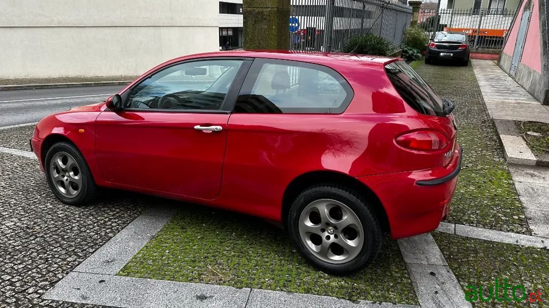 2001' Alfa Romeo 147 photo #3