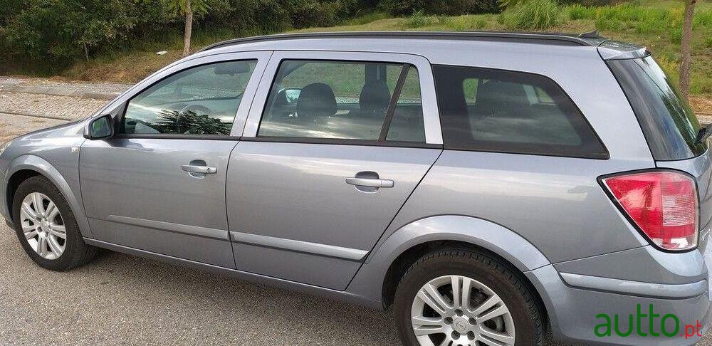 2009' Opel Astra Caravan photo #1