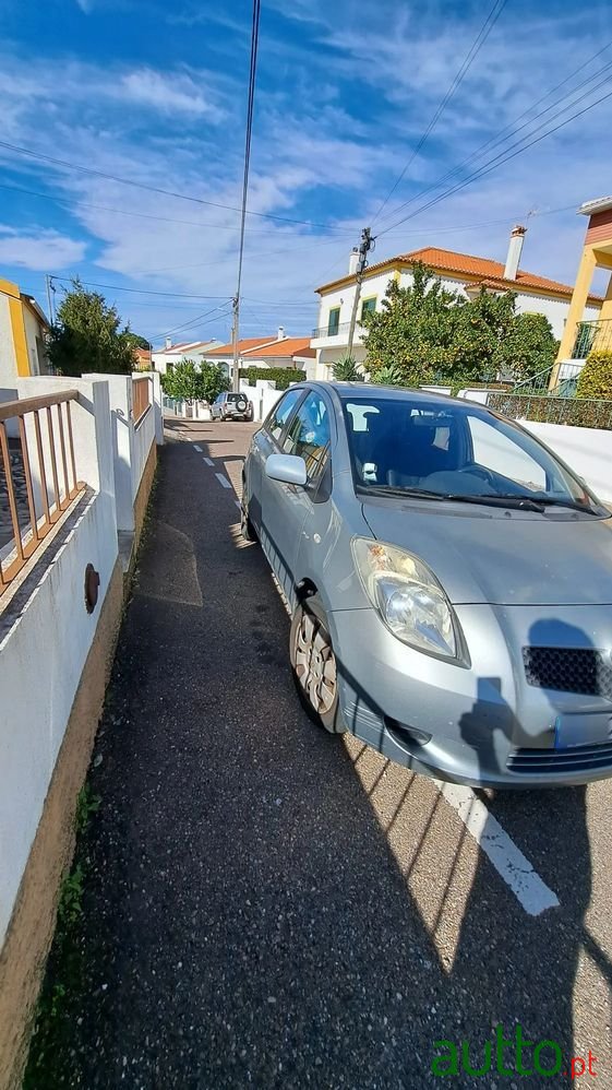 2006' Toyota Yaris 1.4 D-4D Ac photo #2