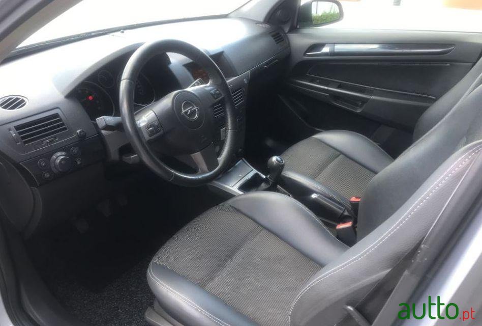 2006' Opel Astra Caravan photo #3