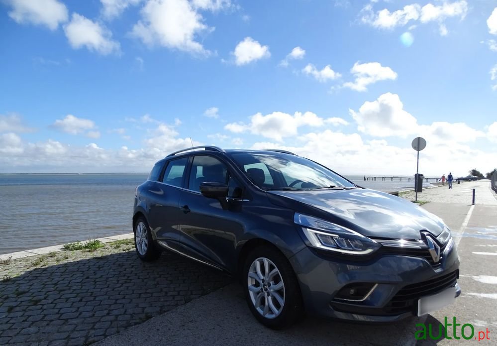 2018' Renault Clio Sport Tourer photo #6