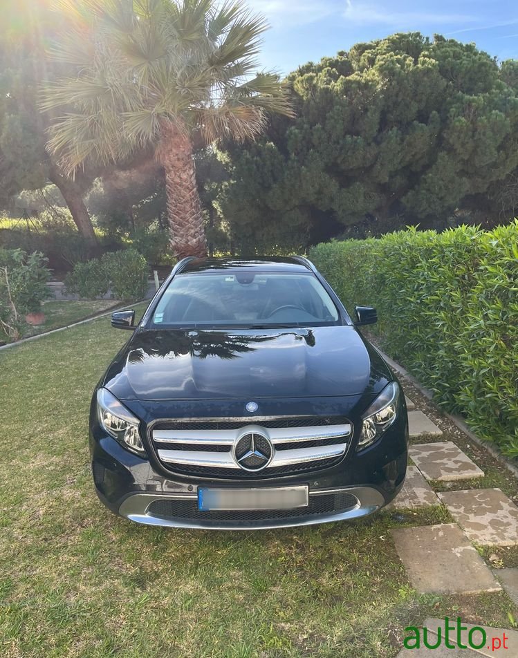 2014' Mercedes-Benz GLA 200 Cdi Urban photo #3