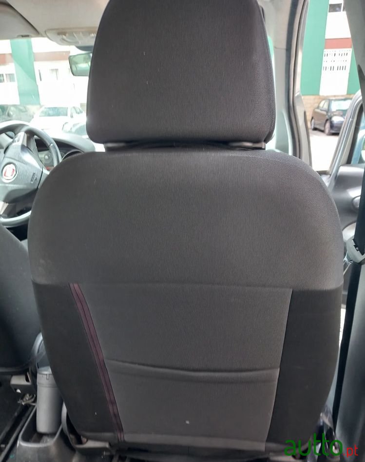 2010' Fiat Punto Evo photo #5