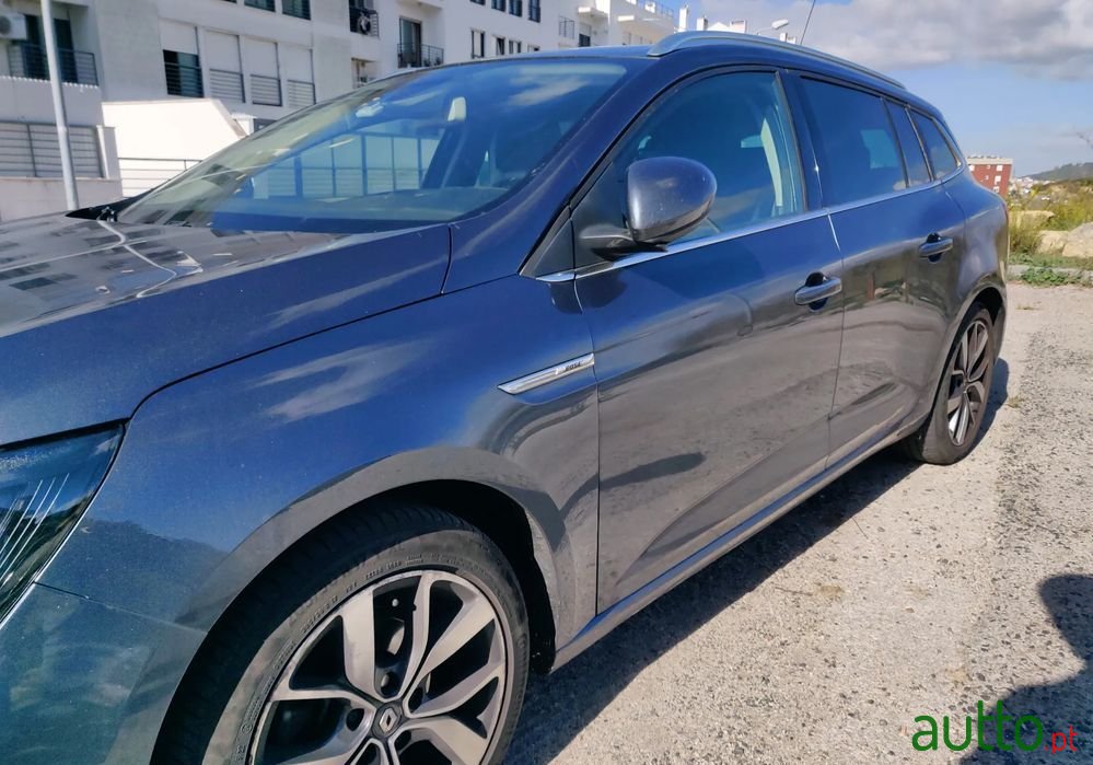 2016' Renault Megane Sport Tourer photo #2