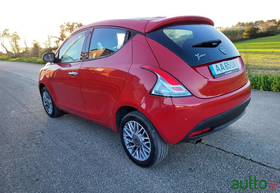 2012' Lancia Ypsilon photo #3