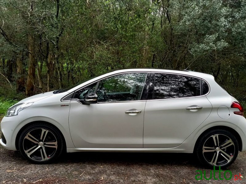 2017' Peugeot 208 Gt-Line photo #4