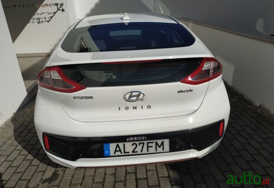 2018' Hyundai Ioniq photo #5