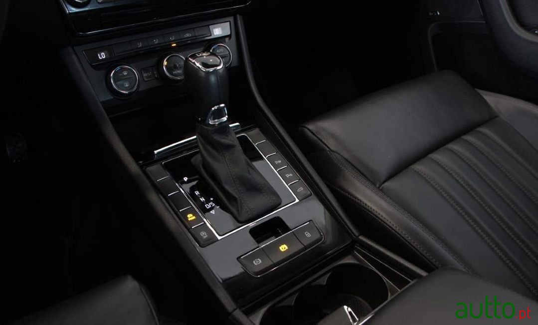 2016' Skoda Superb photo #3