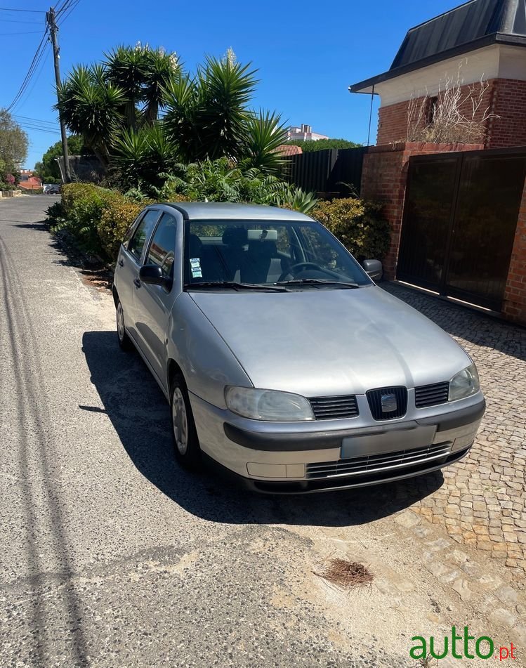 2001' SEAT Ibiza 1.0 Passion photo #2