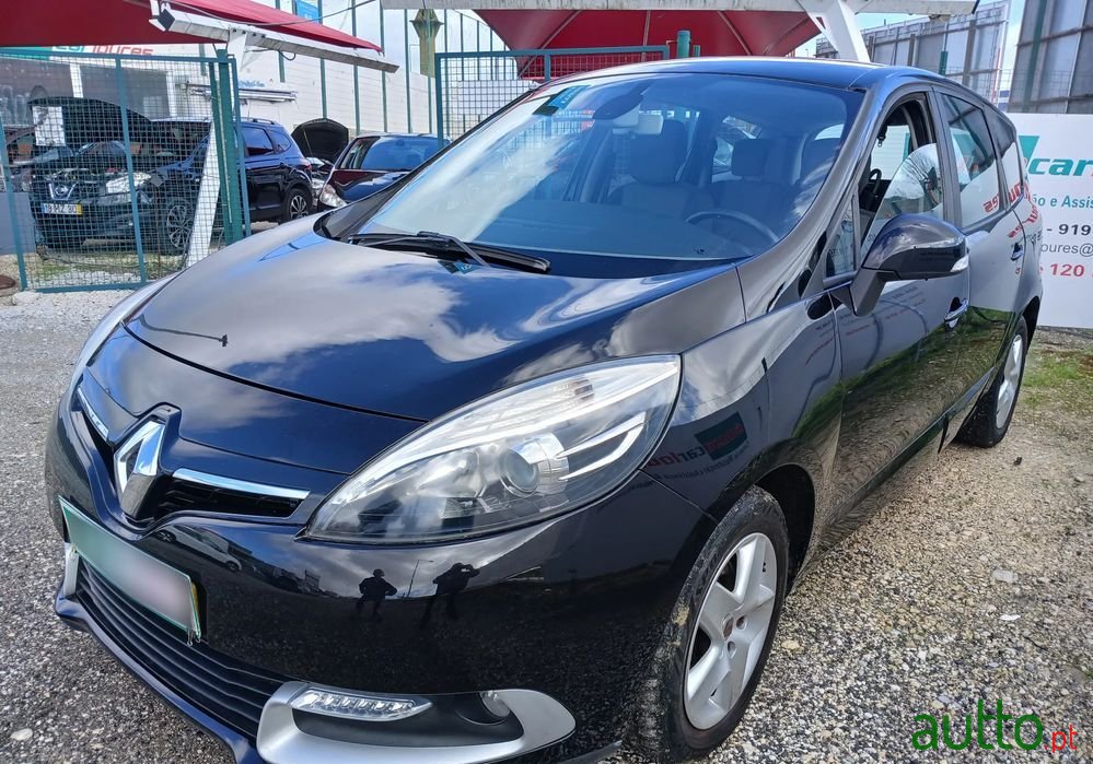 2013' Renault Grand Scenic photo #1