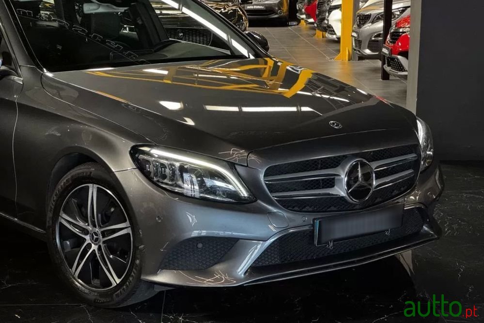 2020' Mercedes-Benz Classe C photo #2