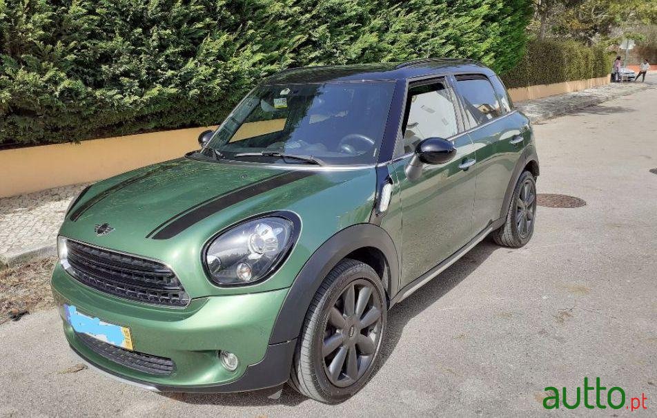 2015' MINI Countryman Cooper D photo #2