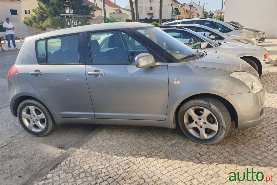2007' Suzuki Swift photo #3