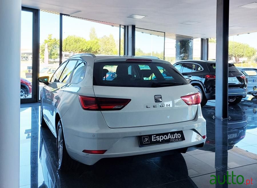 2019' SEAT Leon St photo #5