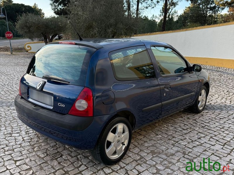 2002' Renault Clio photo #5