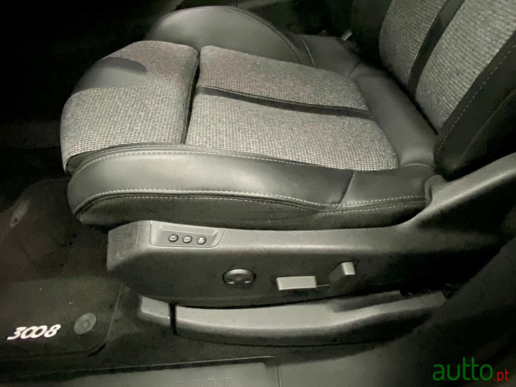 2020' Peugeot 3008 photo #5