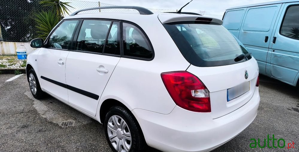 2009' Skoda Fabia Break photo #1