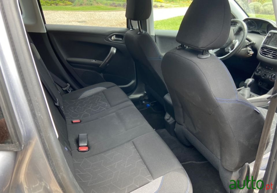 2018' Peugeot 2008 photo #3