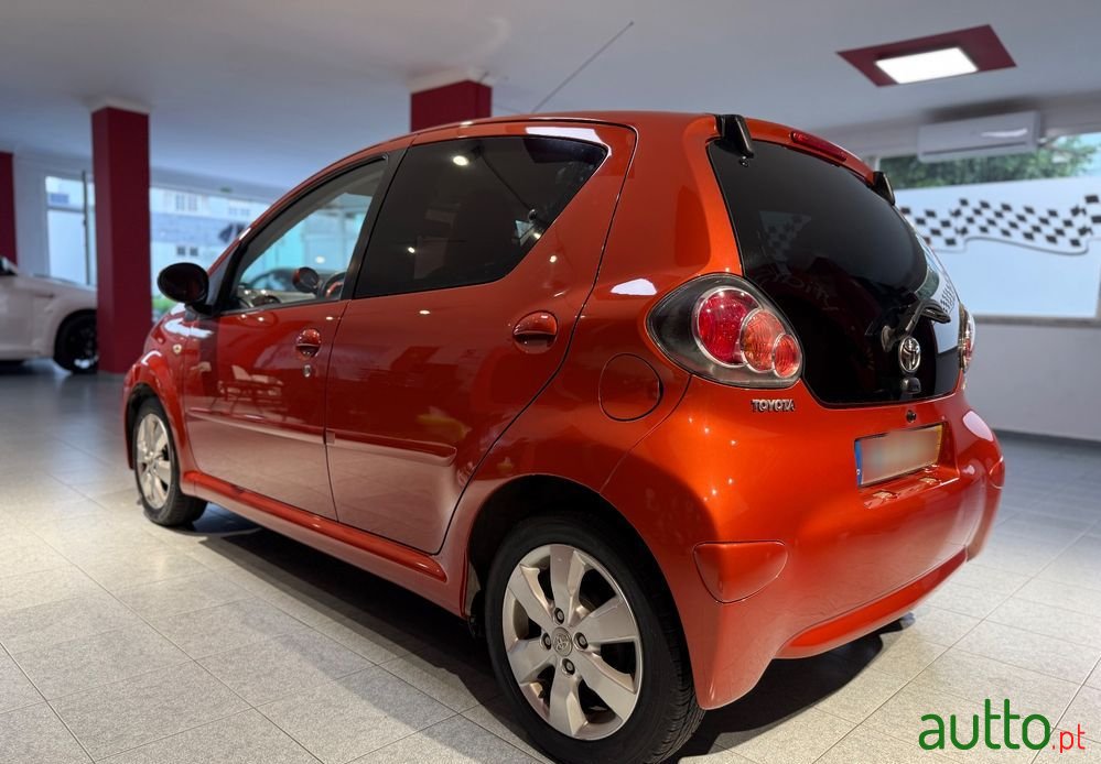 2012' Toyota Aygo photo #4