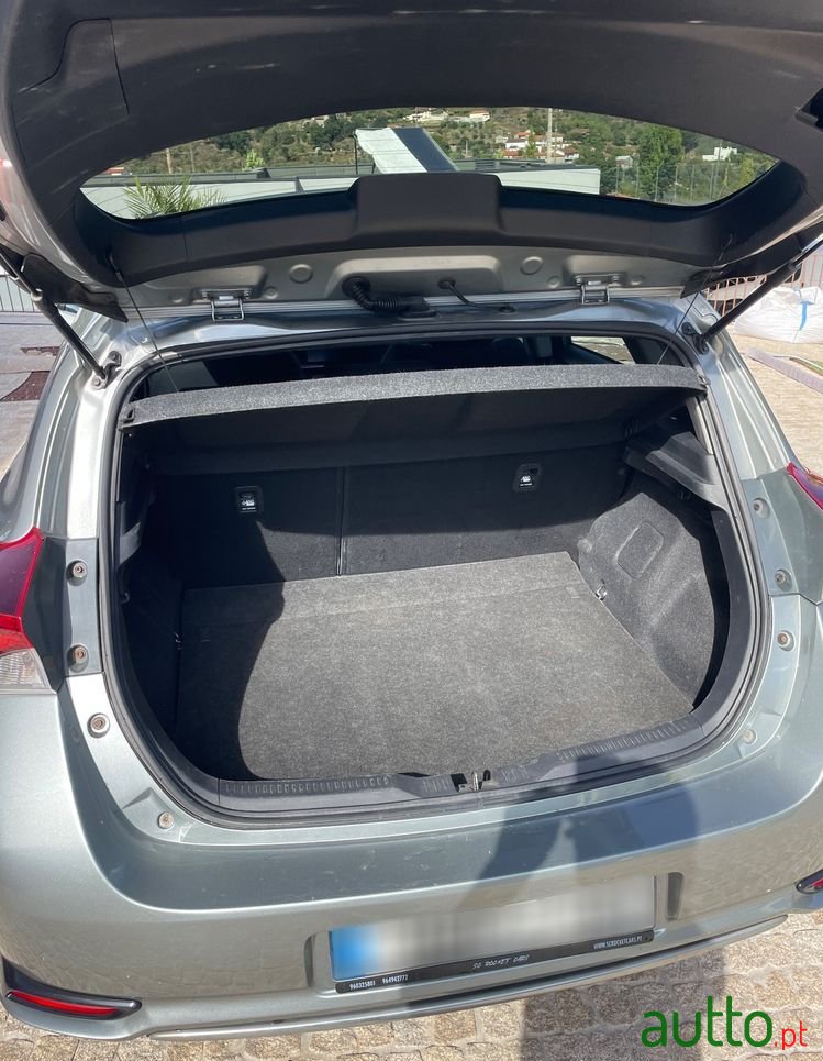 2015' Toyota Auris photo #4