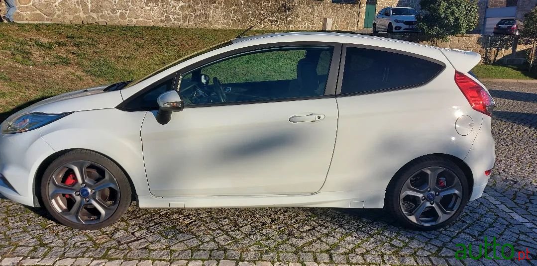 2014' Ford Fiesta photo #3