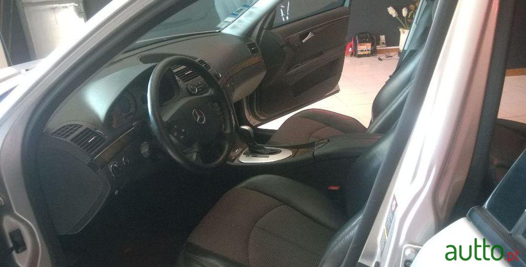 2004' Mercedes-Benz E-220 Avantgard photo #1