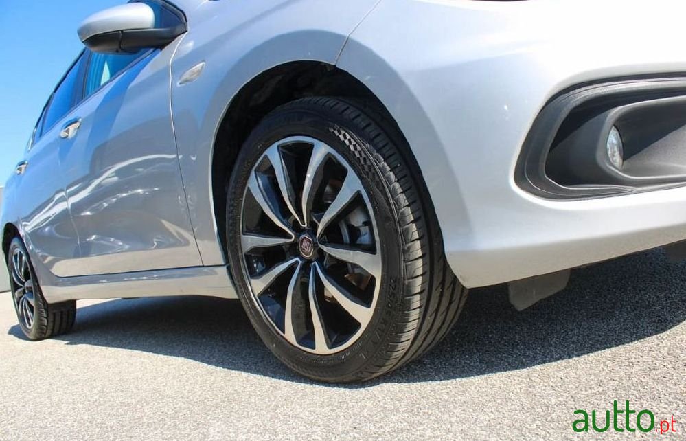 2021' Fiat Tipo Station Wagon photo #5