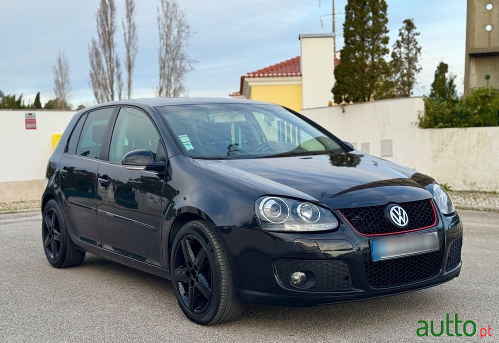 2004' Volkswagen Golf photo #3