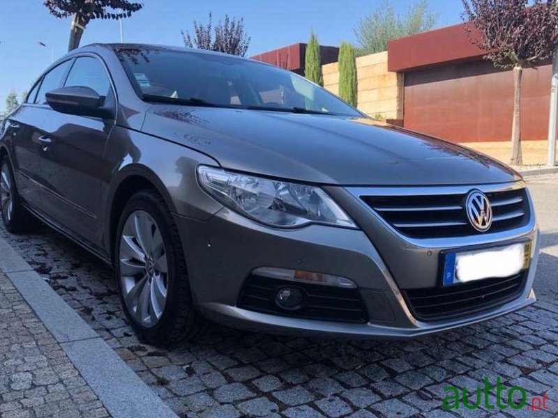 2008' Volkswagen Passat 2.0 Tdi photo #1