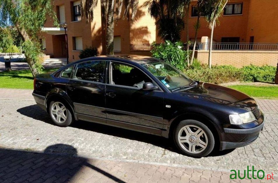 2000' Volkswagen Passat photo #1