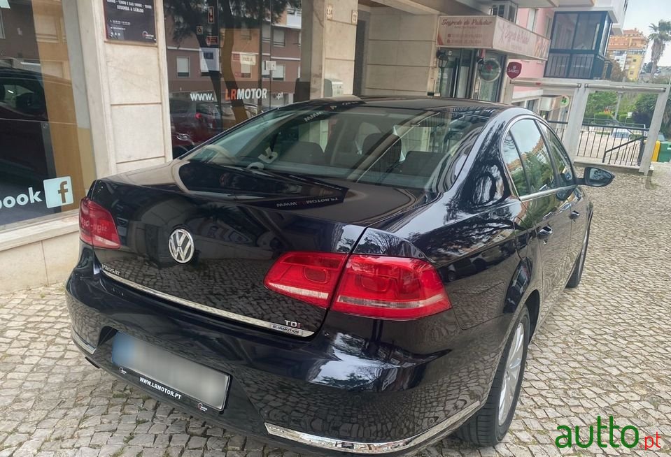 2013' Volkswagen Passat photo #5