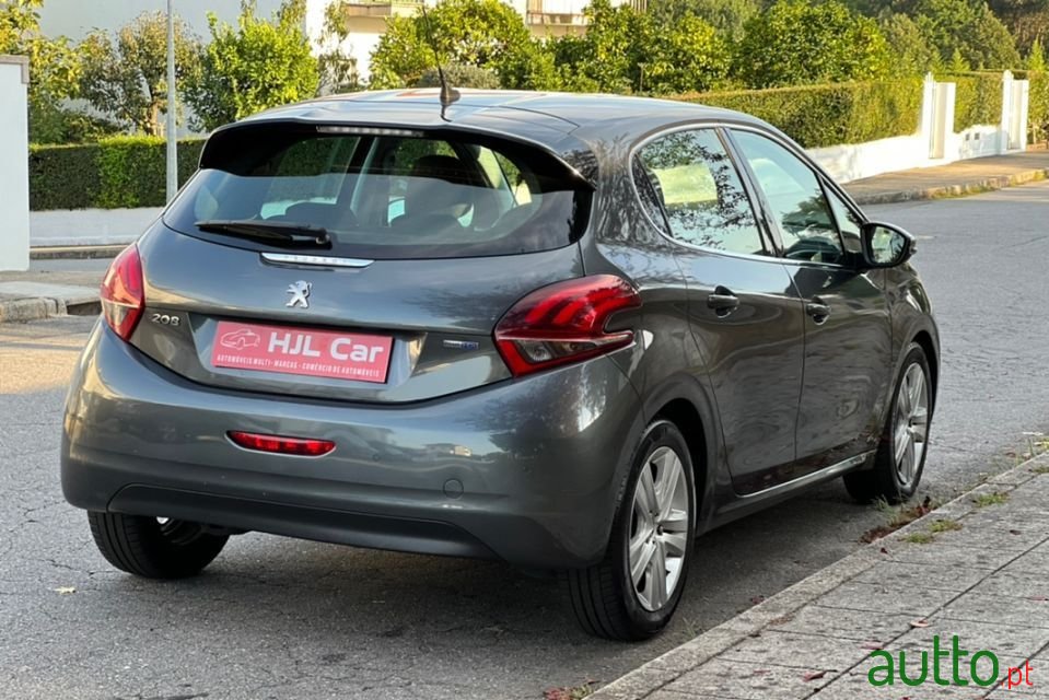 2016' Peugeot 208 photo #6
