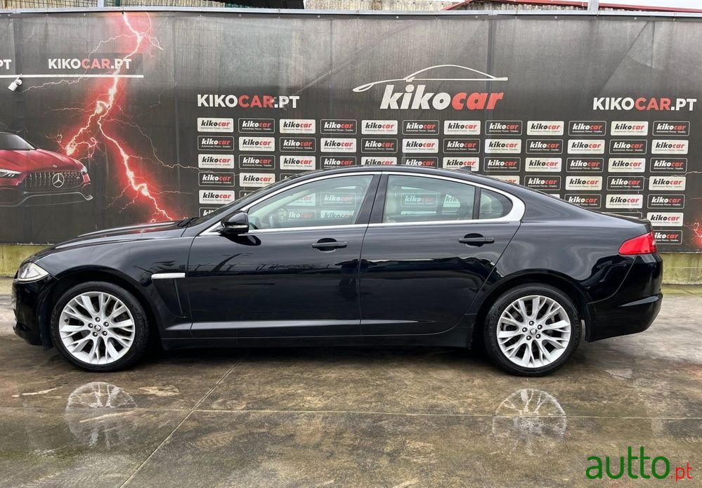 2013' Jaguar XF photo #5