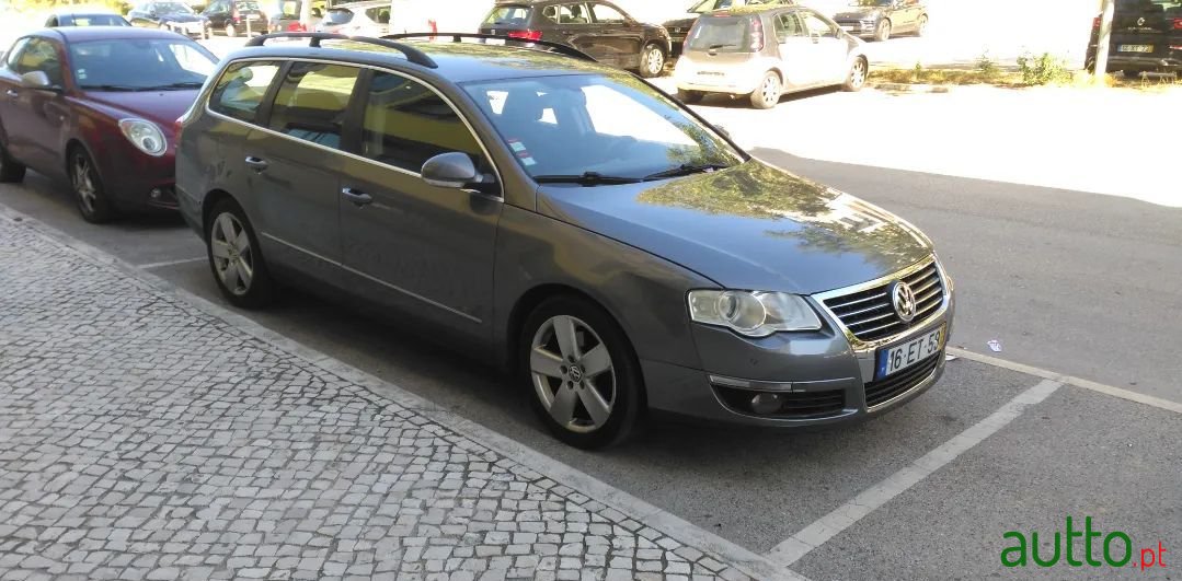 2007' Volkswagen Passat photo #2