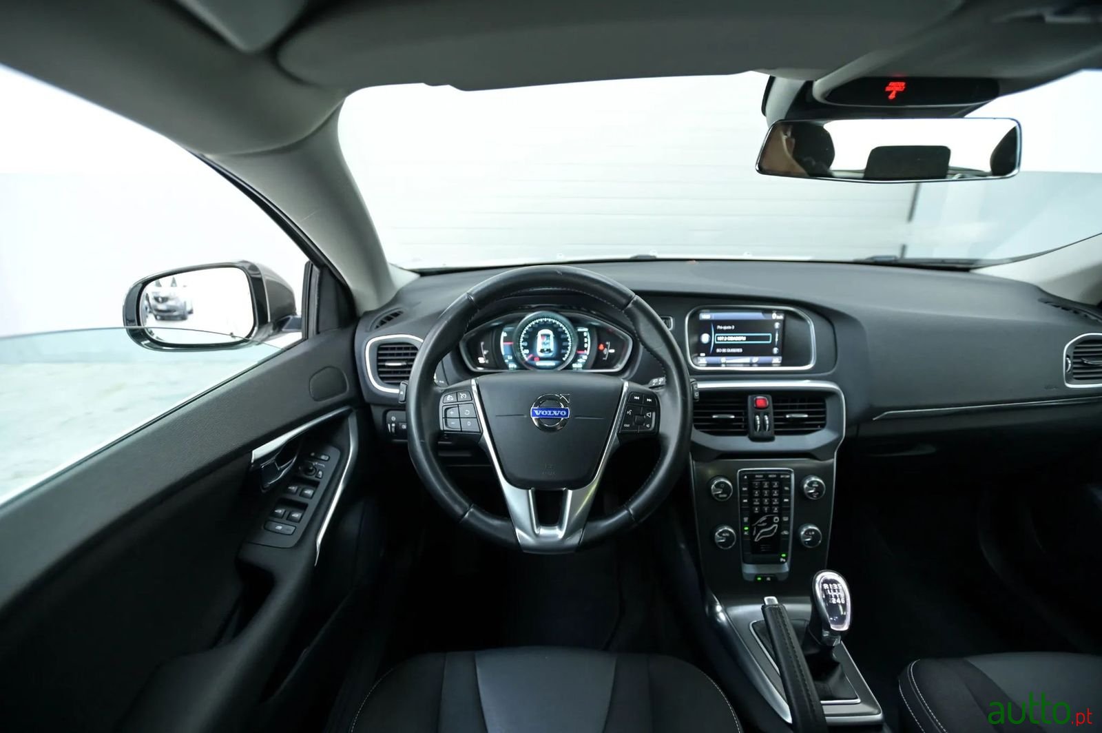 2013' Volvo V40 photo #2