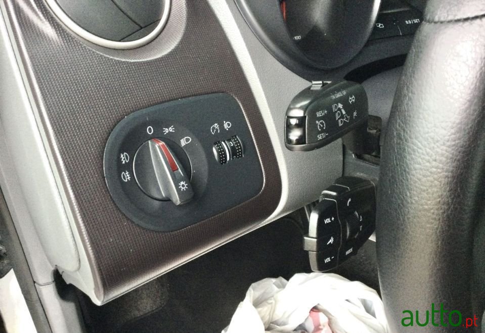 2012' SEAT Ibiza photo #6