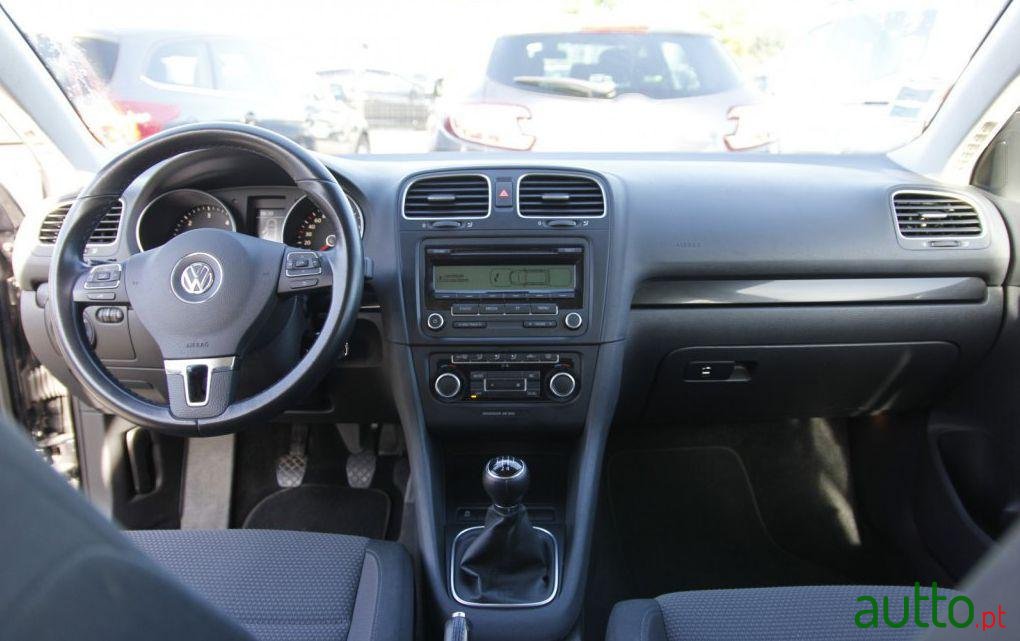 2011' Volkswagen Golf Variant 1.6 TDi Confortline photo #1
