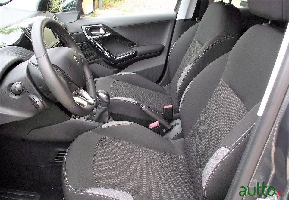 2016' Peugeot 208 photo #3