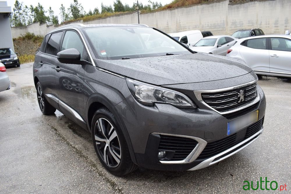 2020' Peugeot 5008 photo #1