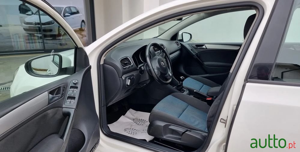 2011' Volkswagen Golf photo #5